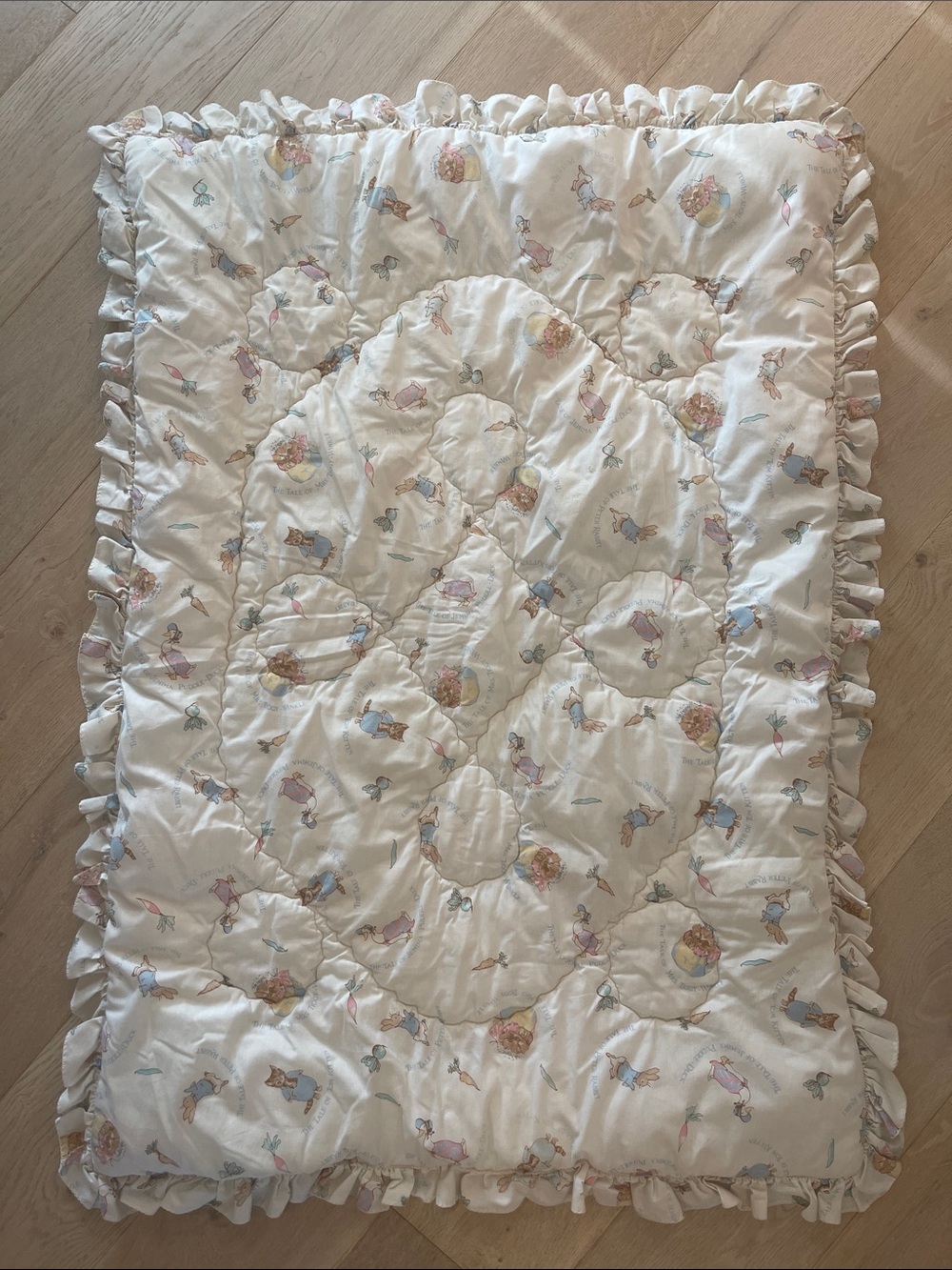 VINTAGE 1990’s Beatrix Potter Peter Rabbit baby crib comforter